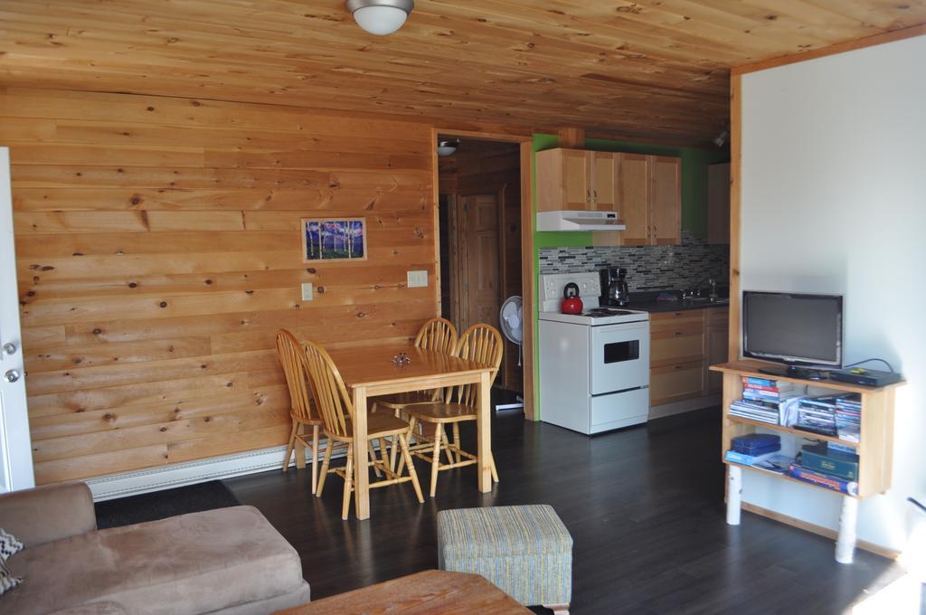 The Sleeping Moose Cottage Birch Plain エクステリア 写真