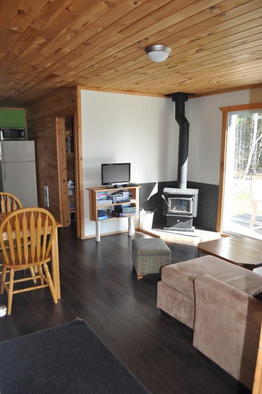 The Sleeping Moose Cottage Birch Plain エクステリア 写真
